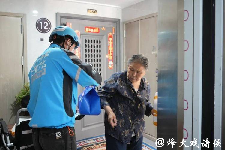 视频|临近春节,走进助老送餐骑手的一天 视频|临近春节,走进助老送餐骑手的一天