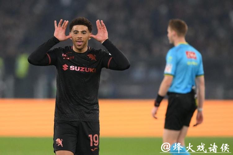 伊尔汗绝杀亚当斯双响 都灵3-2罗马进意杯八强战国米 伊尔汗绝杀亚当斯双响 都灵3-2罗马进意杯八强战国米